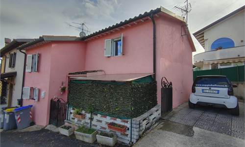 Semi Detached House for Sale in Foligno