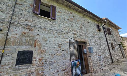 GRAZIOSO RUSTICO IN COLLINA