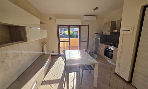 QUADRILOCALE CON AMPIO TERRAZZO