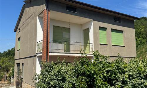 CASA INDIPENDENTE CON GIARDINO A GUALDO CATTANEO(PG)