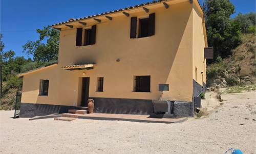 Casale indipendente con il terreno