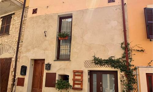 PORZIONE IMMOBILIARE NEL CENTRO DI GUALDO TADINO