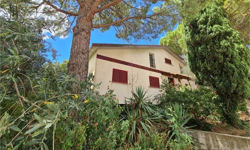 VILLA A CASTEL RITALDI CON TERRENO 